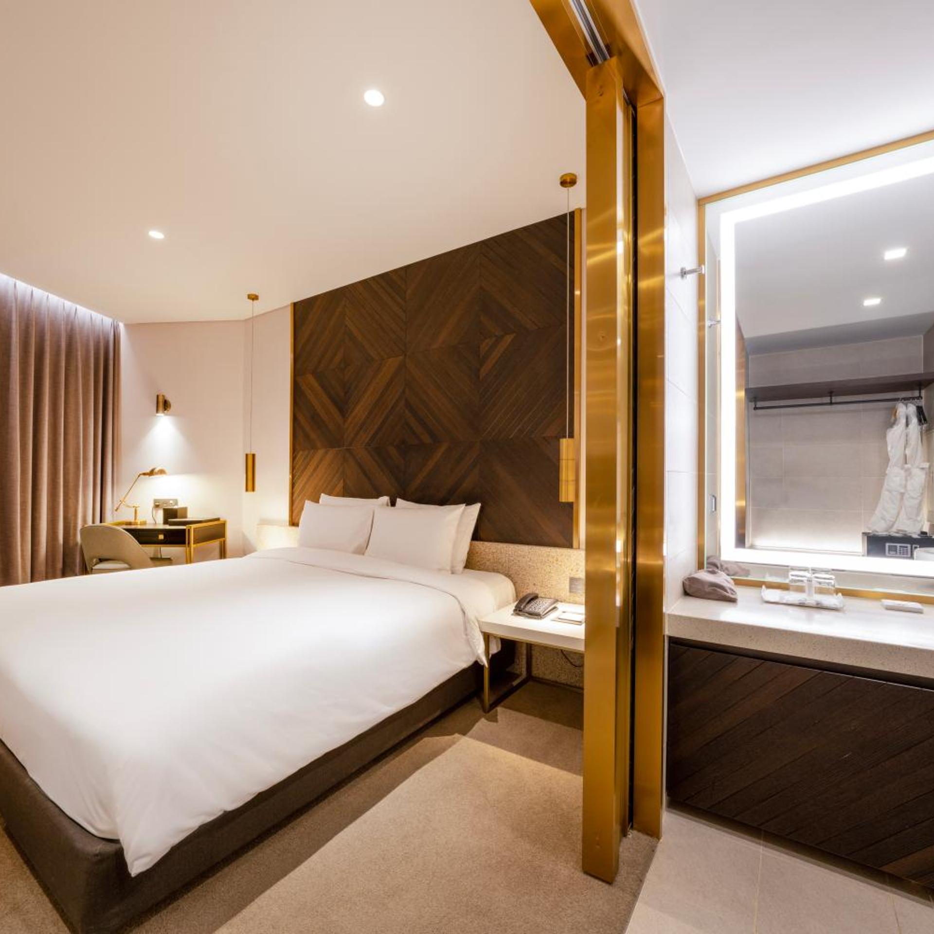 Junior Suite, Double Bed, with Pool