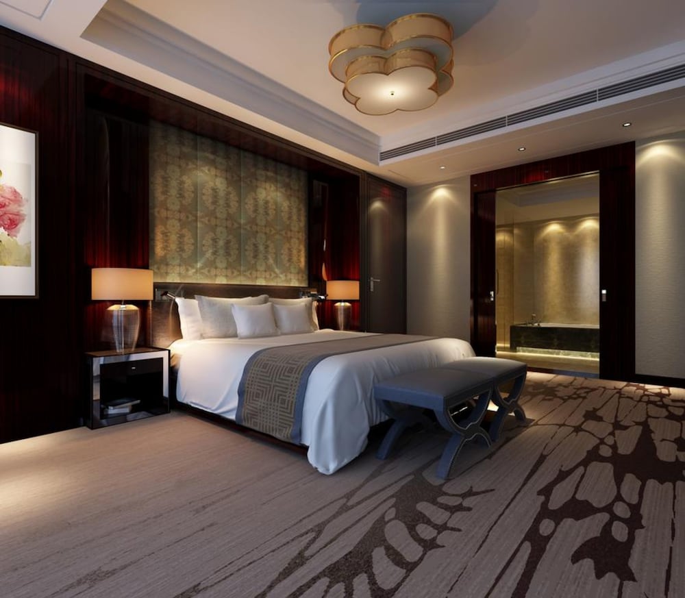 GRAND NEW CENTURY HOTEL FUYANG 16/34