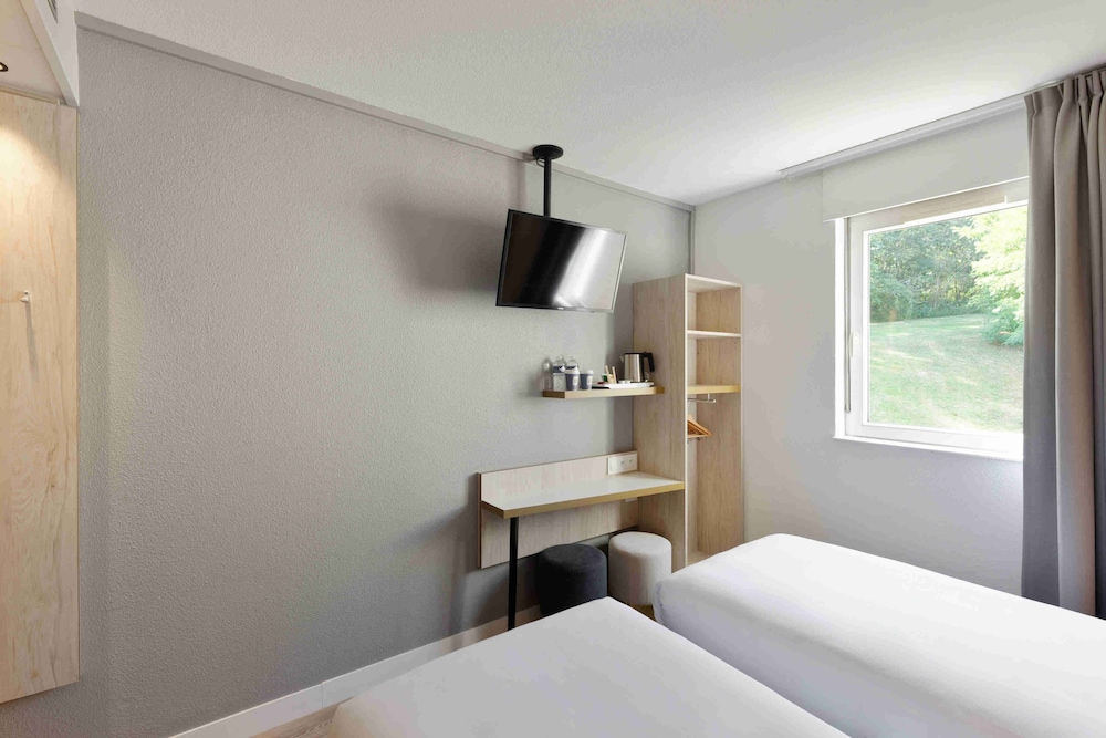 Hotel Kyriad Crepy En Valois 30/77