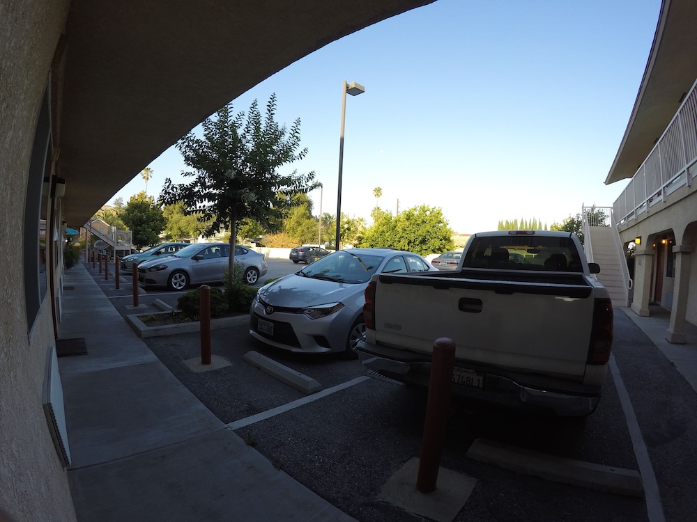Loma Linda Inn. 43/54