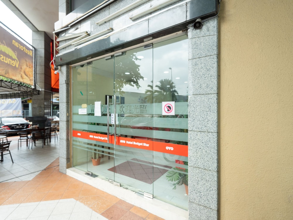 OYO 89717 Budget Star Hotel 32/32