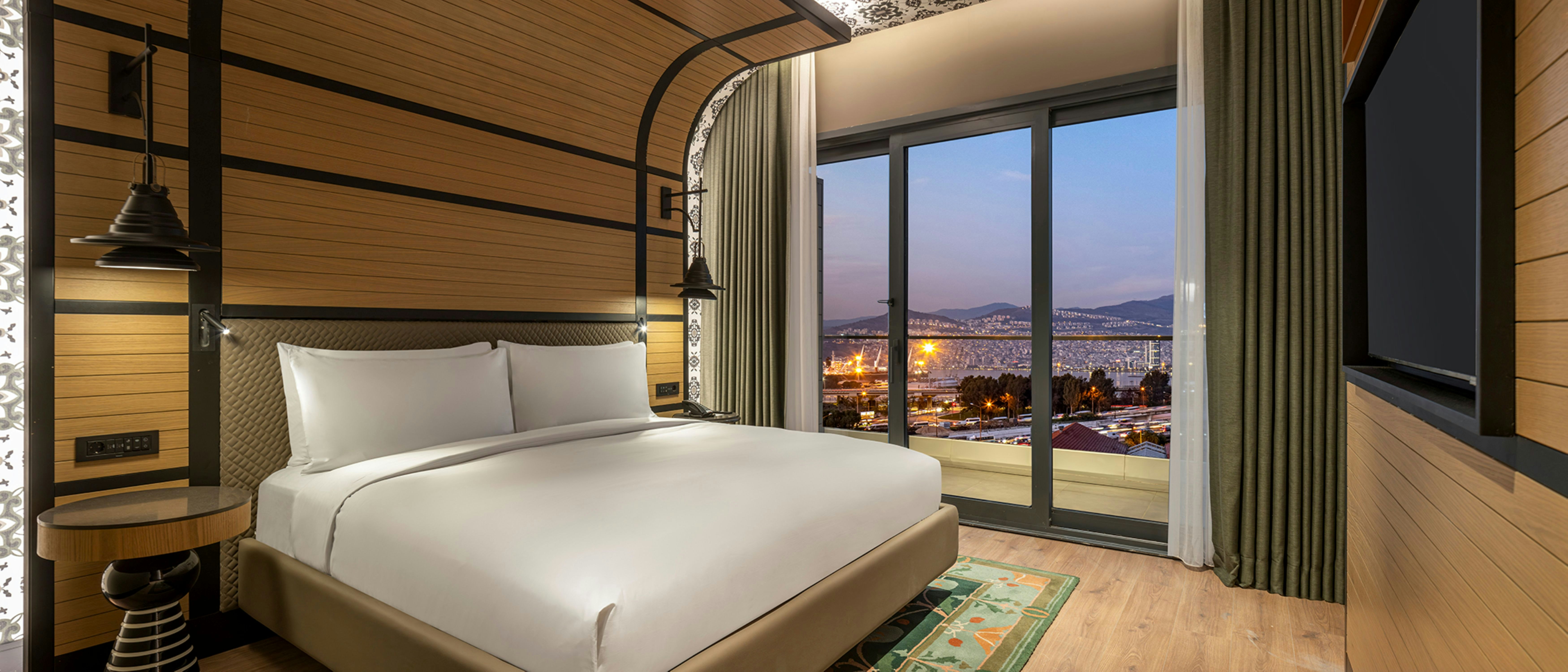 Suite, Terrace, Corner