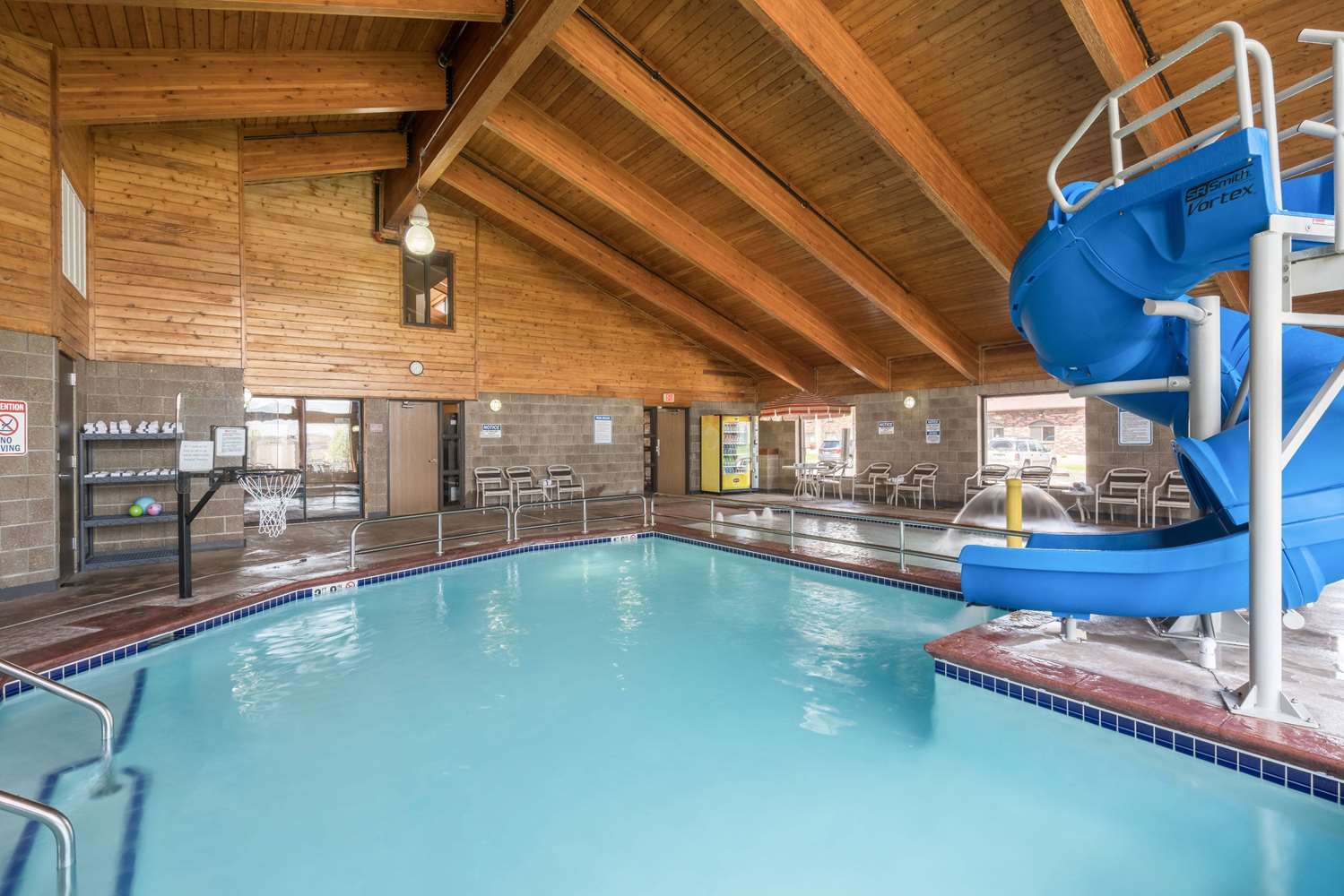 AmericInn by Wyndham Fargo West Acres 17/27