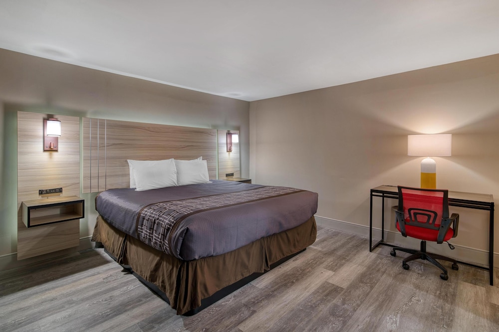 Yankee Clipper Inn, SureStay Collection by Best Western 20/50