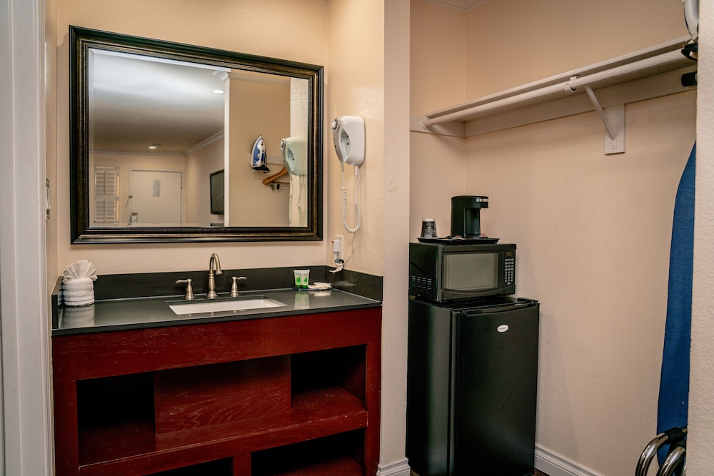 Gateway Inn Gardena Los Angeles South 12/45
