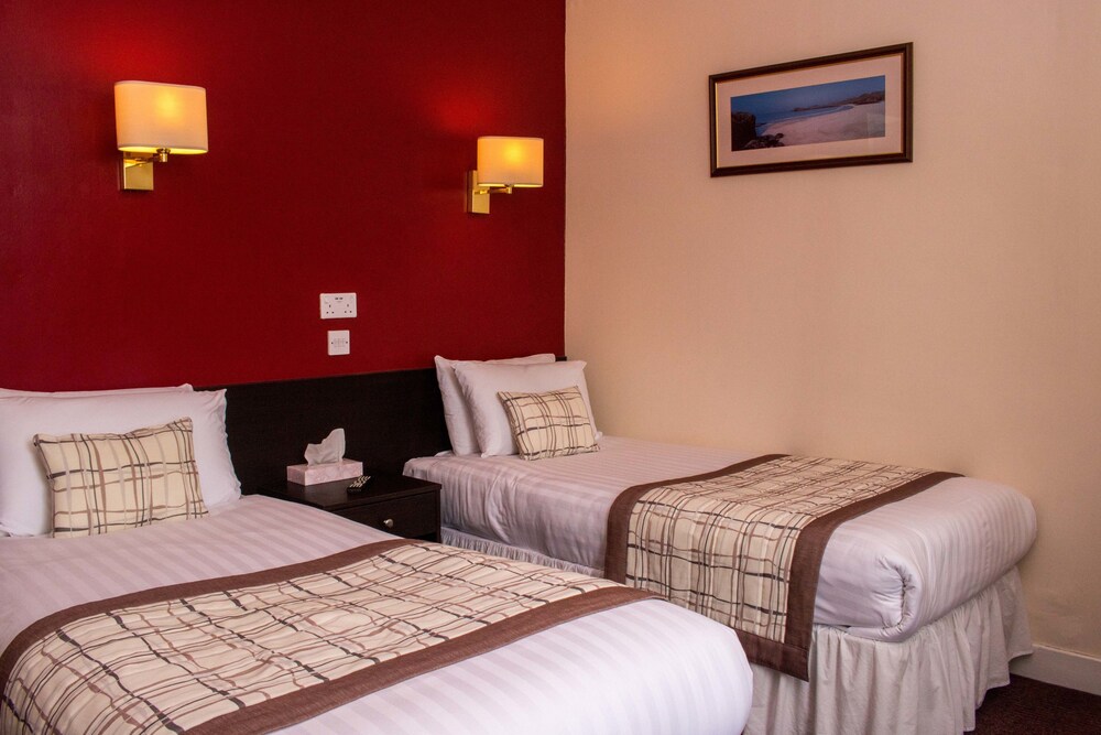 Kings Arms Hotel Skye 8/63
