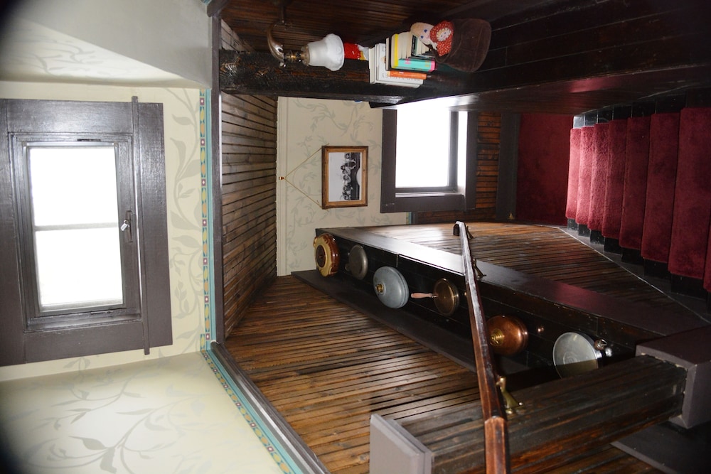 Alaska Heritage House 66/74