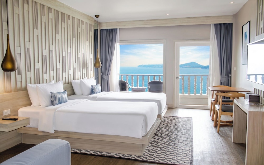 OCEAN BREEZE, TWIN BEDS