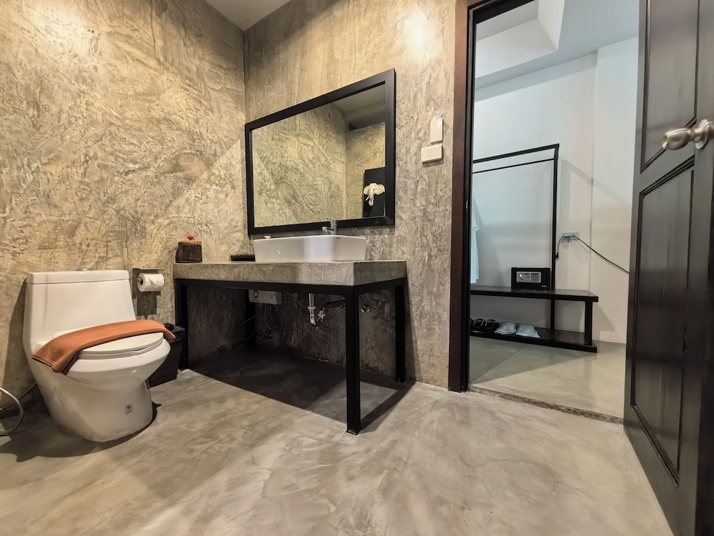 Sannot Riverside Boutique Hotel 70/71