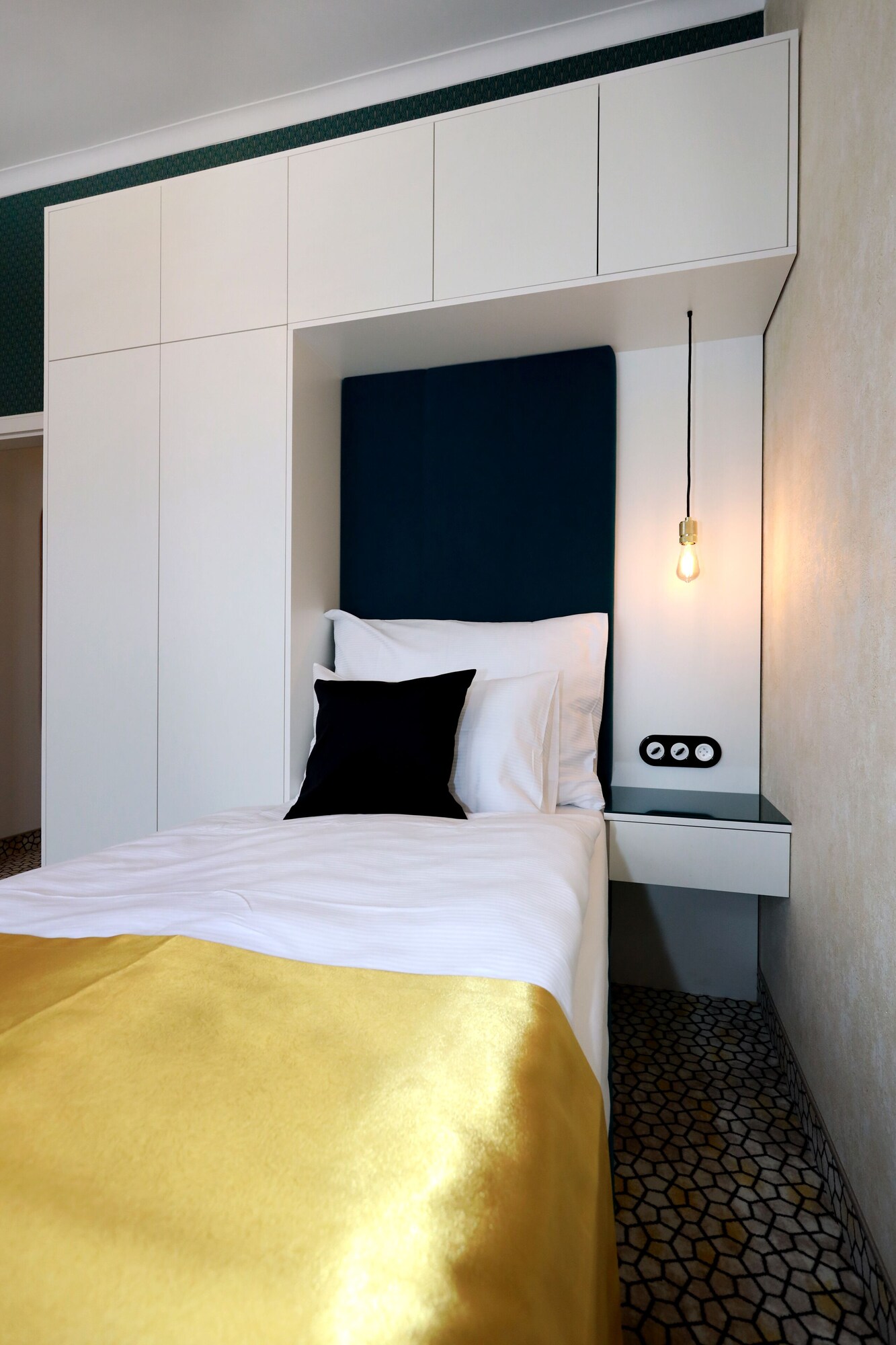COMFORT, SINGLE, CITY VIEW