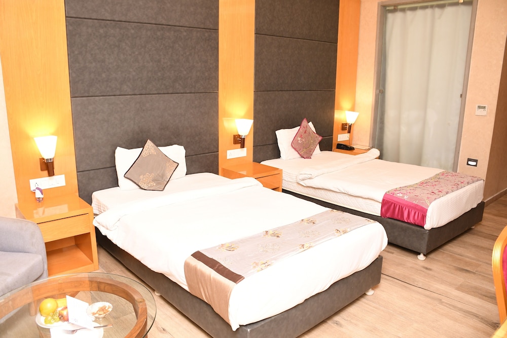 Deluxe, Twin Beds
