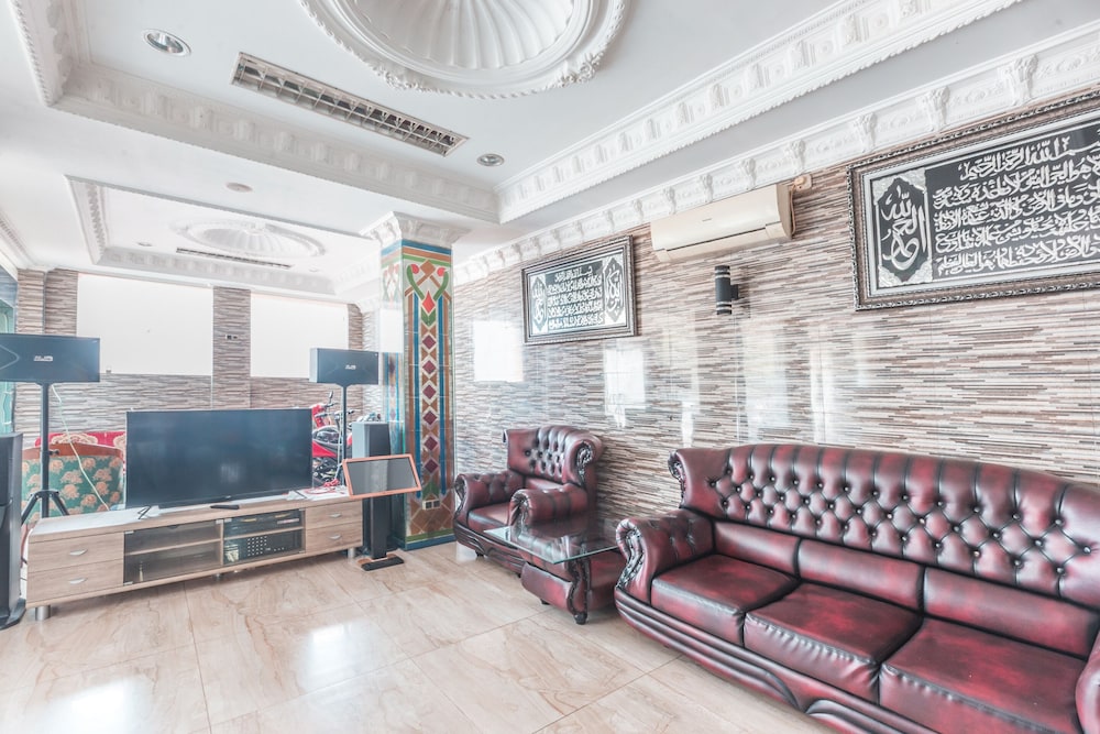Fallinda Hotel 24/32