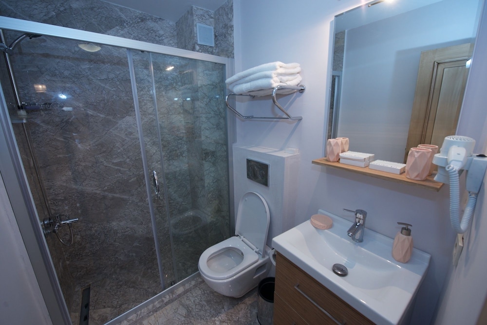 Galatolia Suites 50/50