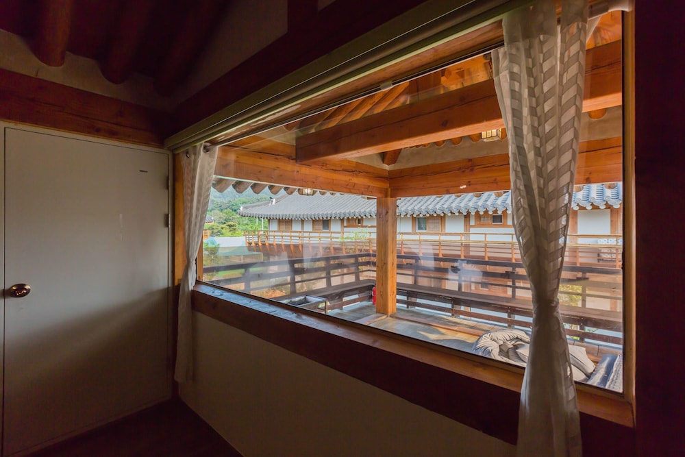 Gyeongju West Namsan Hanok Pension 31/50