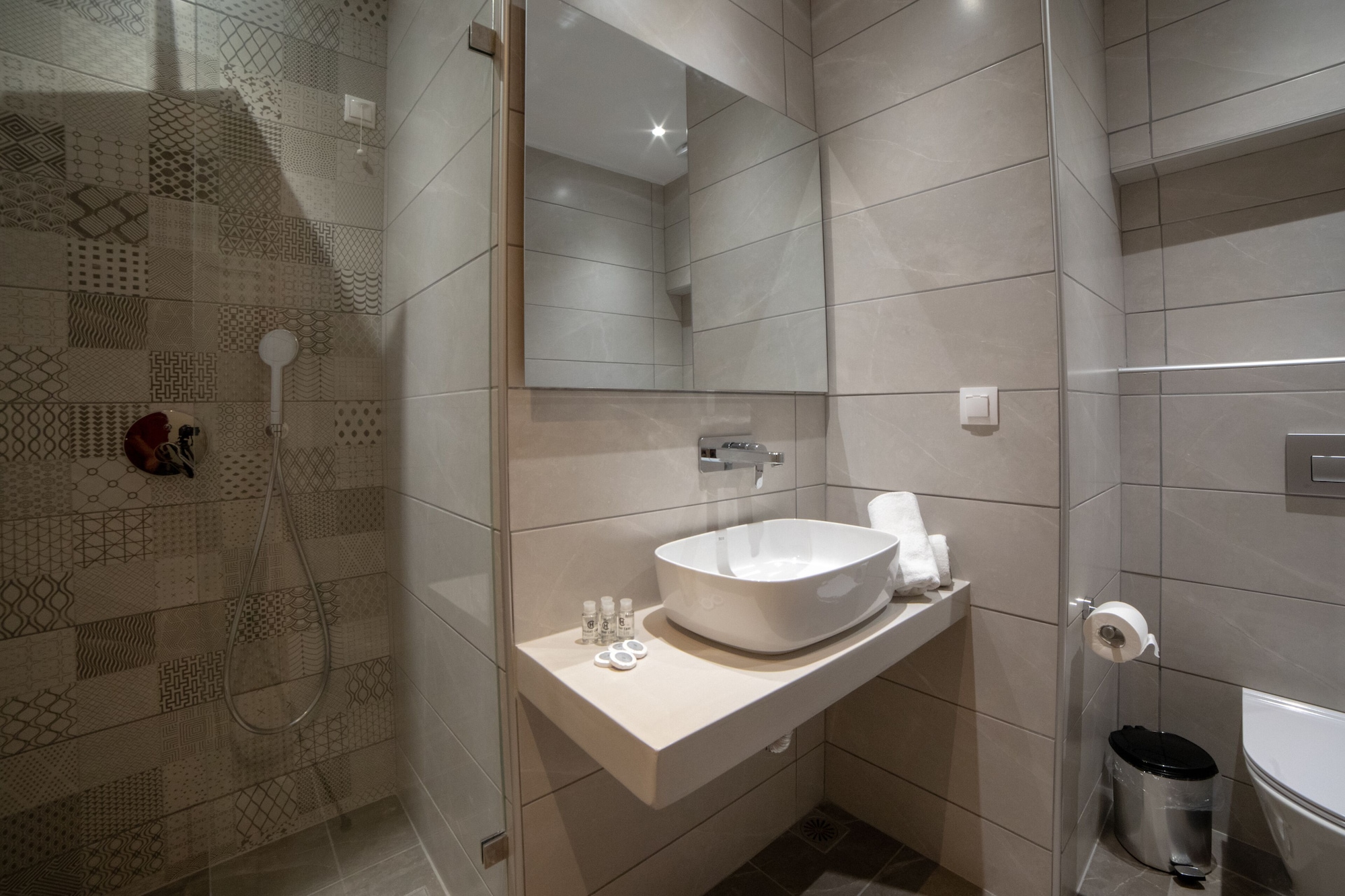 ROOM, QUADRUPLE, 5 BEDS
