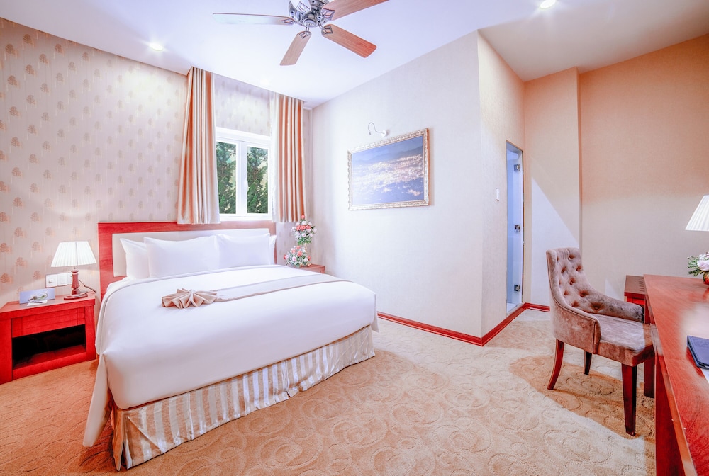 Ladalat Hotel 24/80
