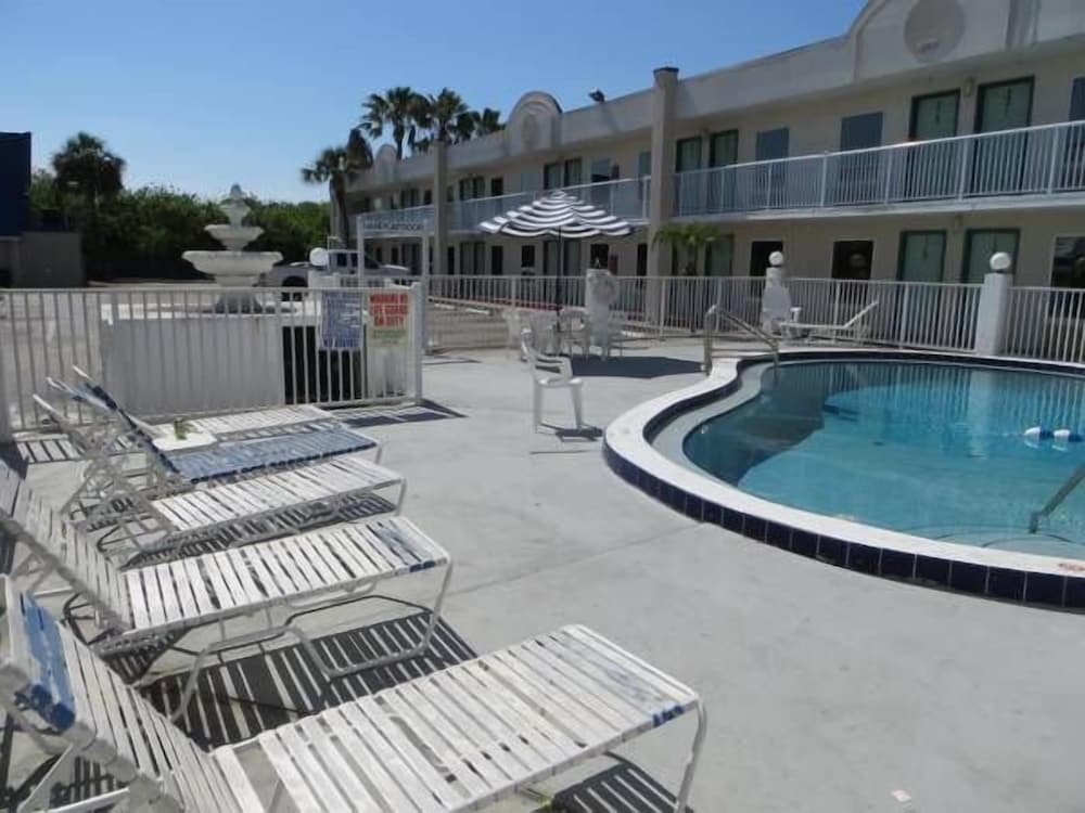 Budget Inn Cocoa 39/45