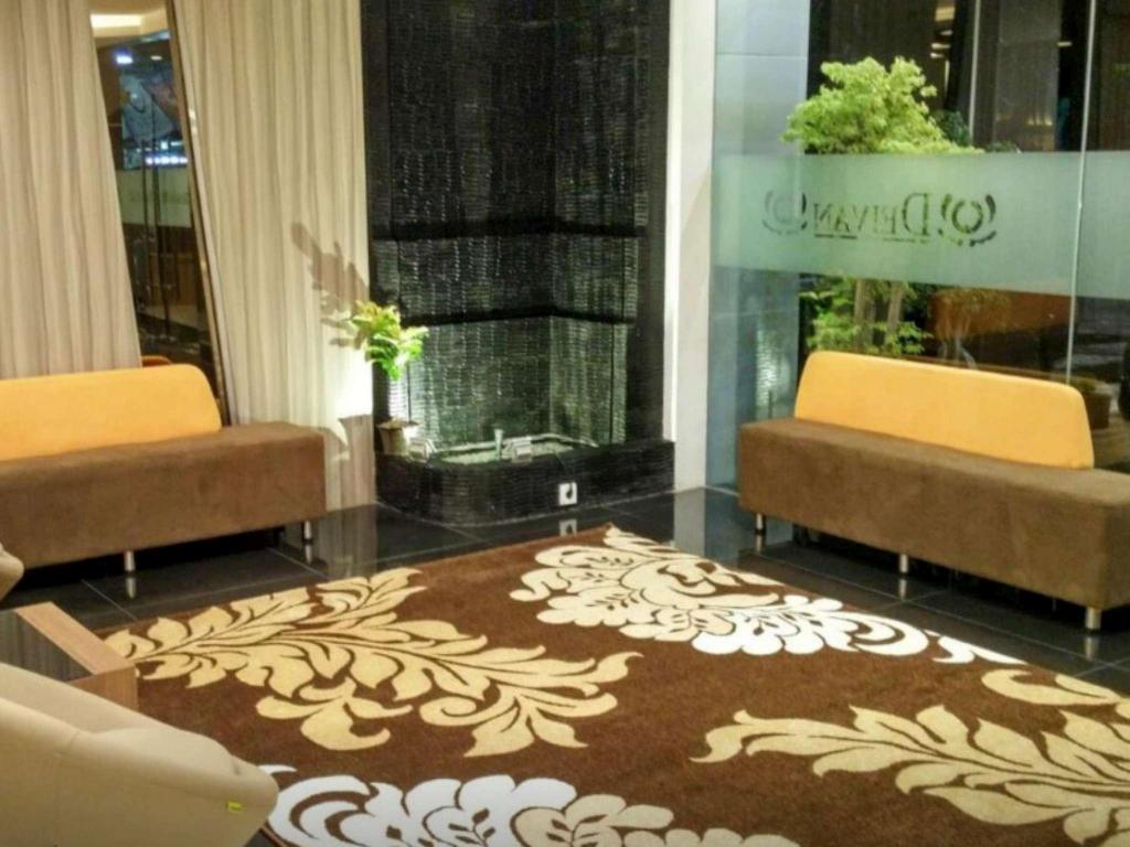 Deivan Hotel 7/11