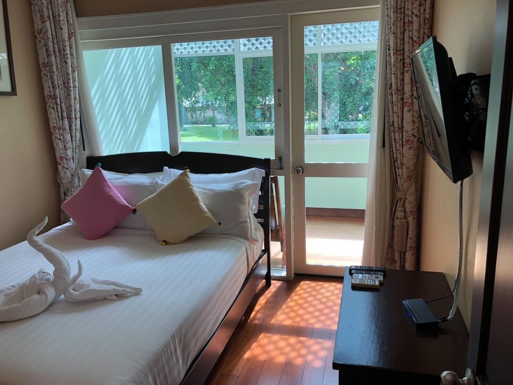2 BEDROOMS, SUITE, GARDEN VIEW