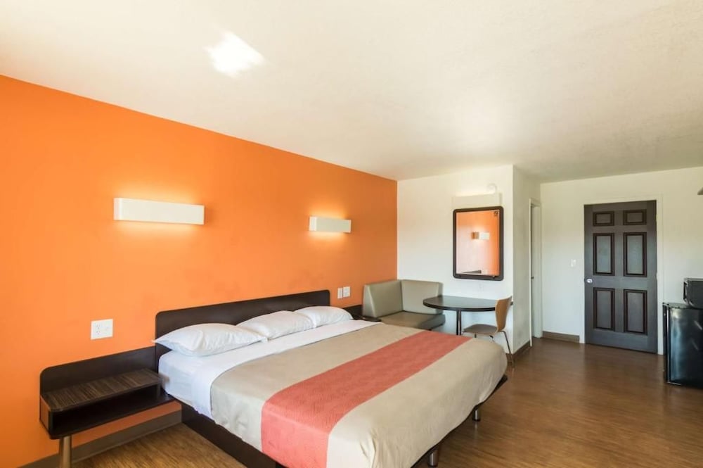 Motel6 Wichita Falls, TX - North 33/63