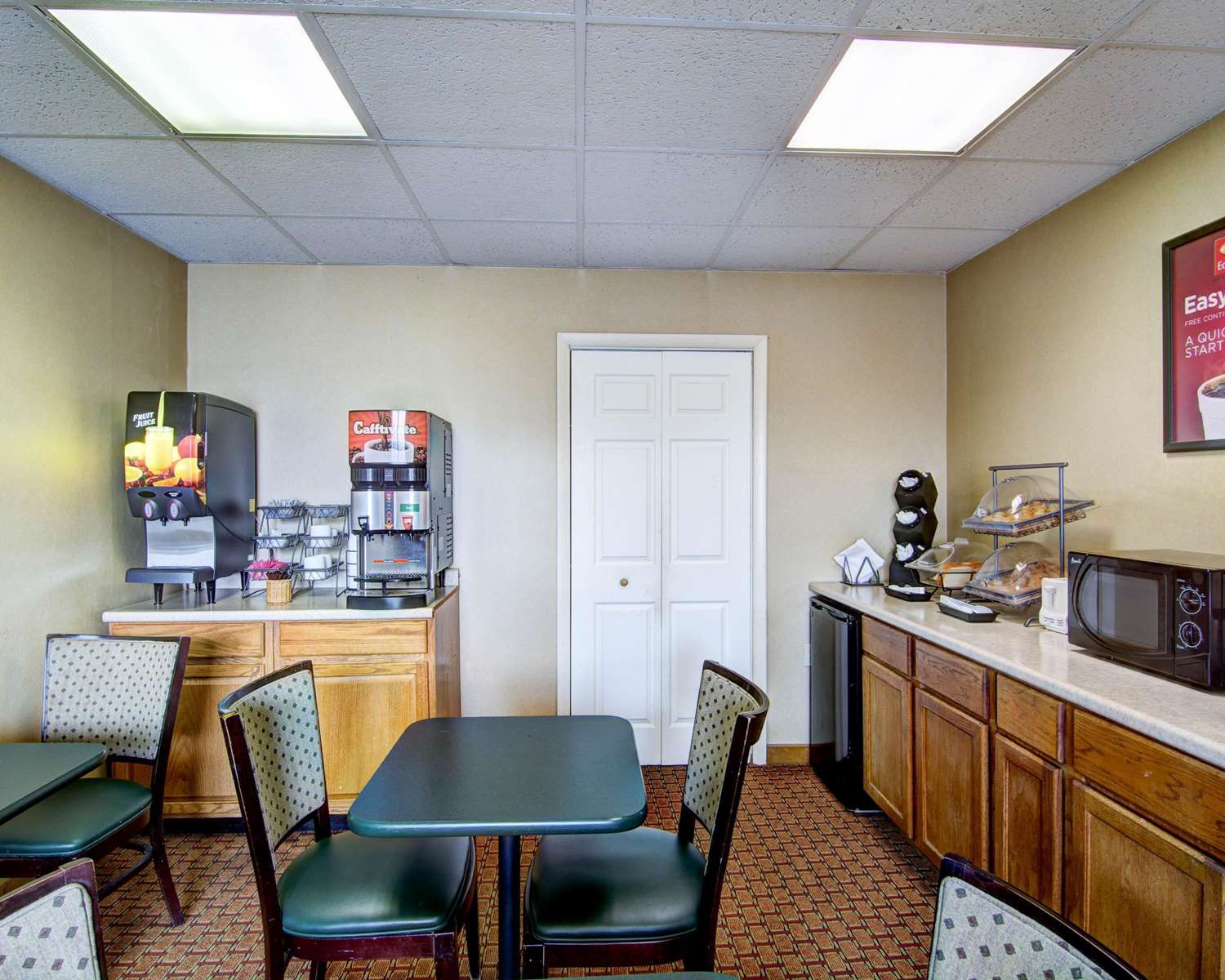 Econo Lodge Wytheville I-77 & I-81 16/21