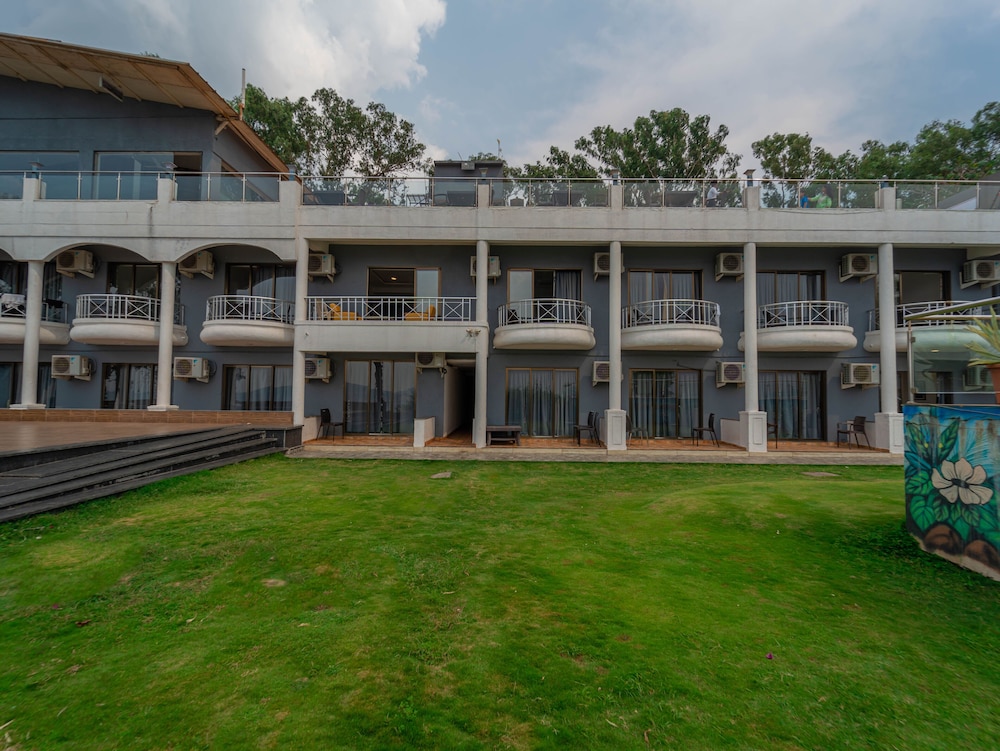 Cloud Mist Resort and Spa 46/50