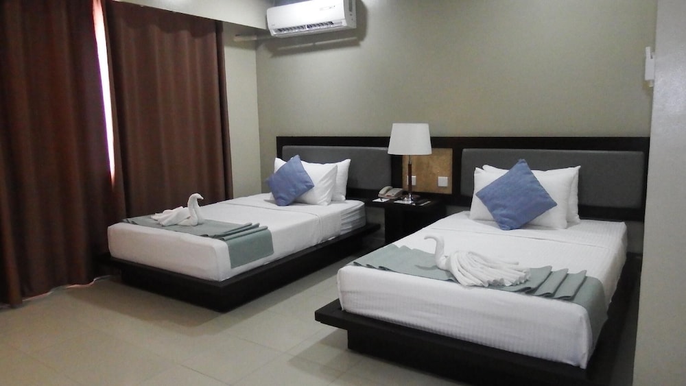 Tanza Oasis Hotel And Resort 10/50