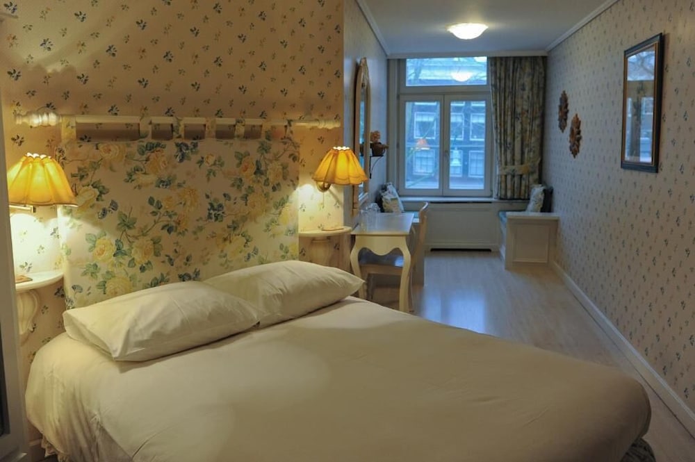 Imperial Hotel Rembrandtplein 5/33