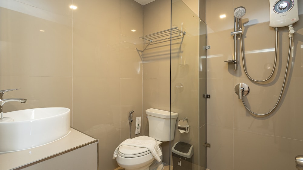 B2 Phitsanulok Premier Hotel 45/47