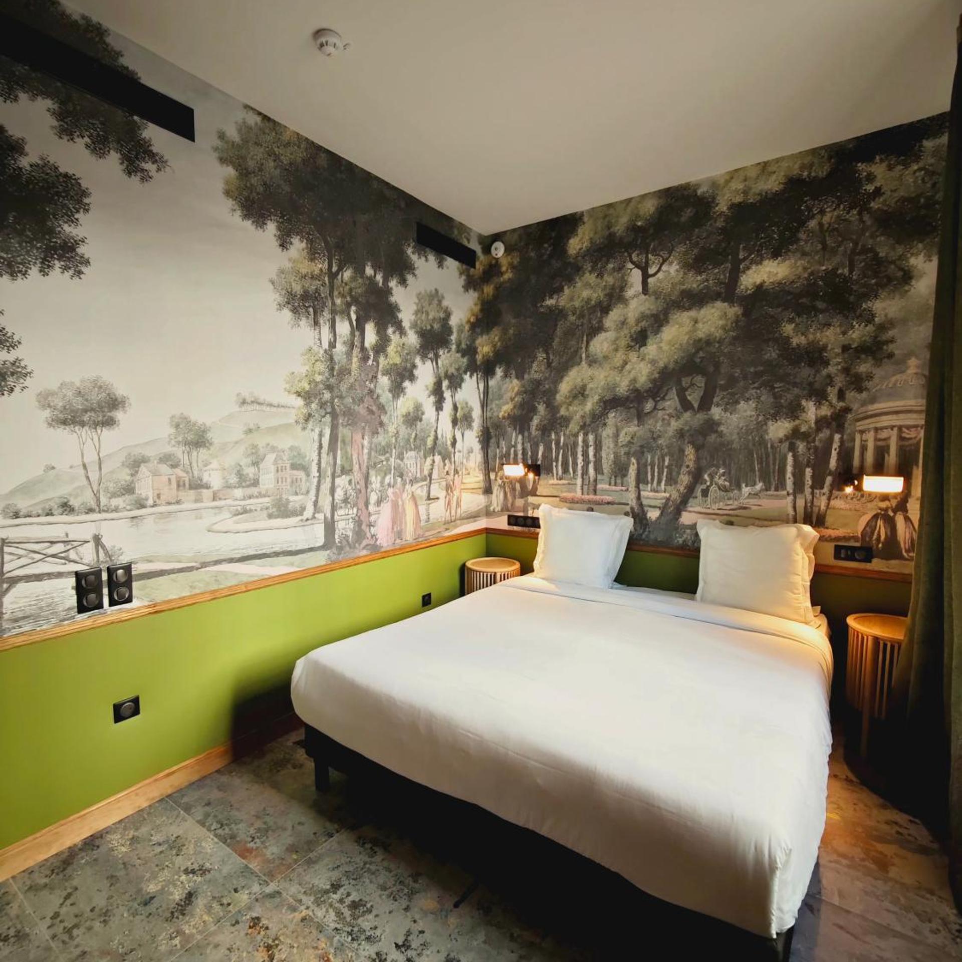 Deluxe, Double Bed, City Side