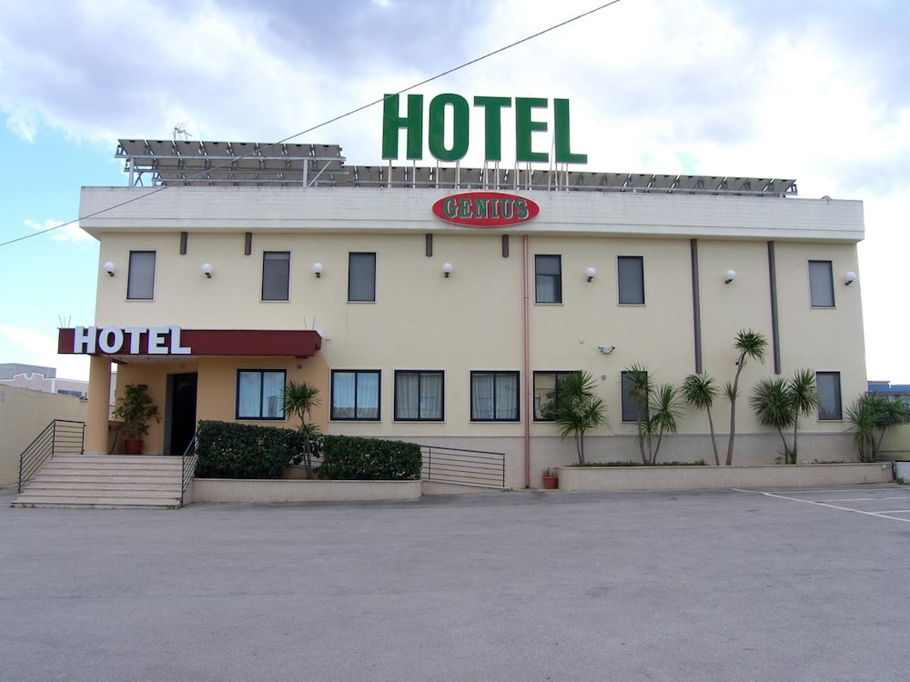 GENIUS HOTEL 3/38