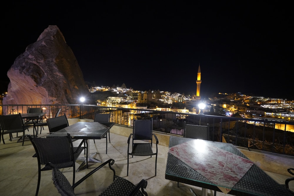 Arch Palace Hotel 38/49