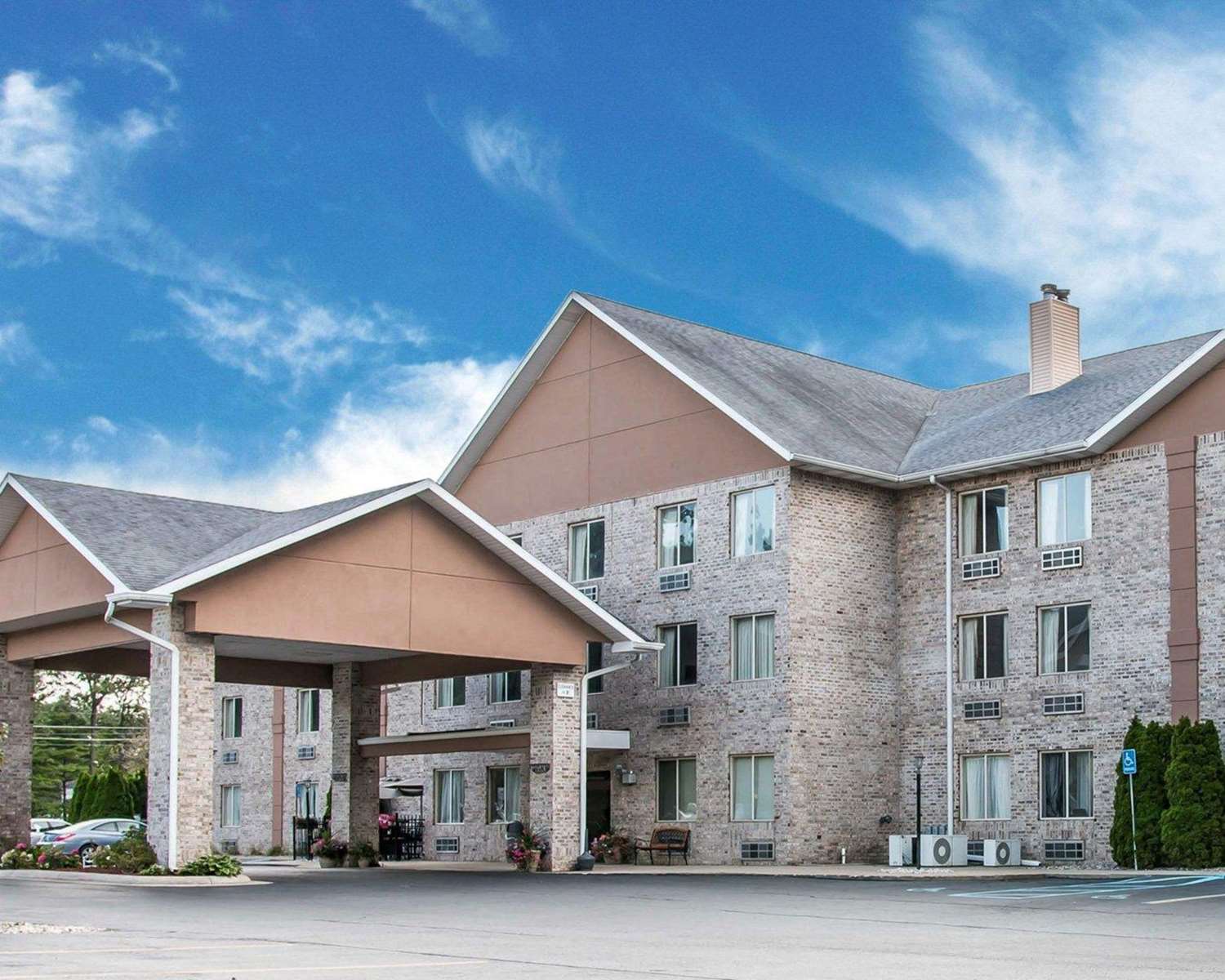 Comfort Inn Whitehall Near Michigan s Adventure 6/36