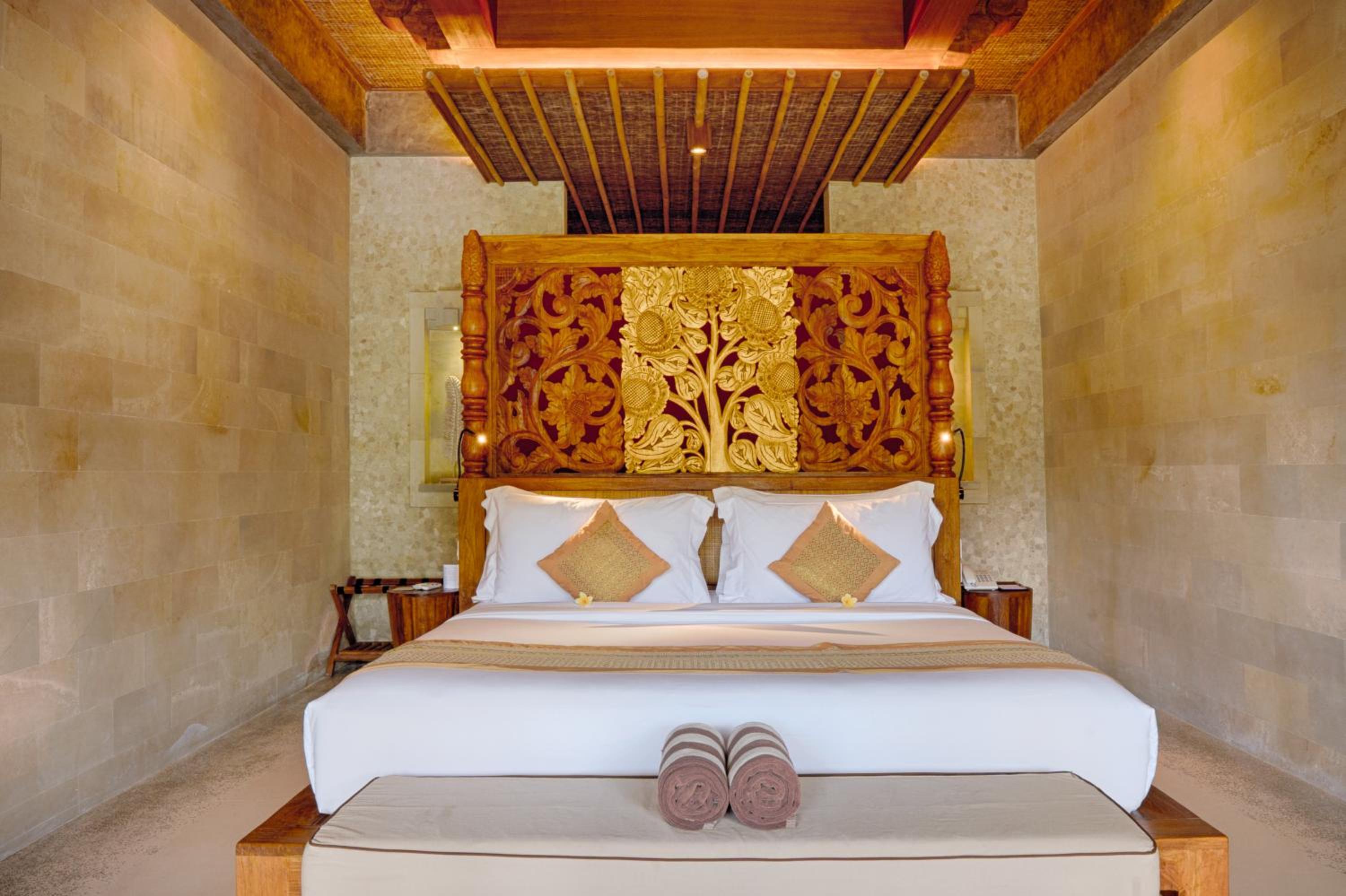 Royal, Suite, King Bed, Jungle and Pool View