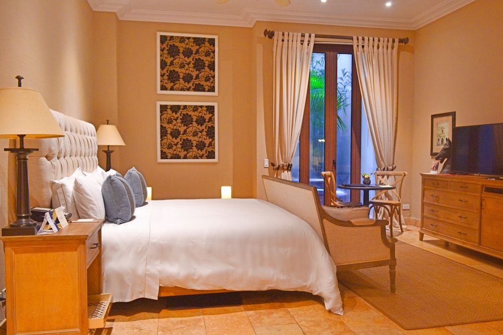 Bastion Luxury Hotel 43/75