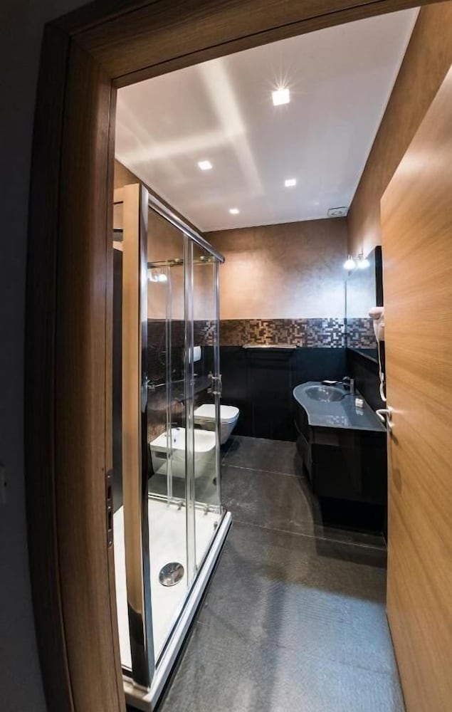 Ariston Suite 38/69