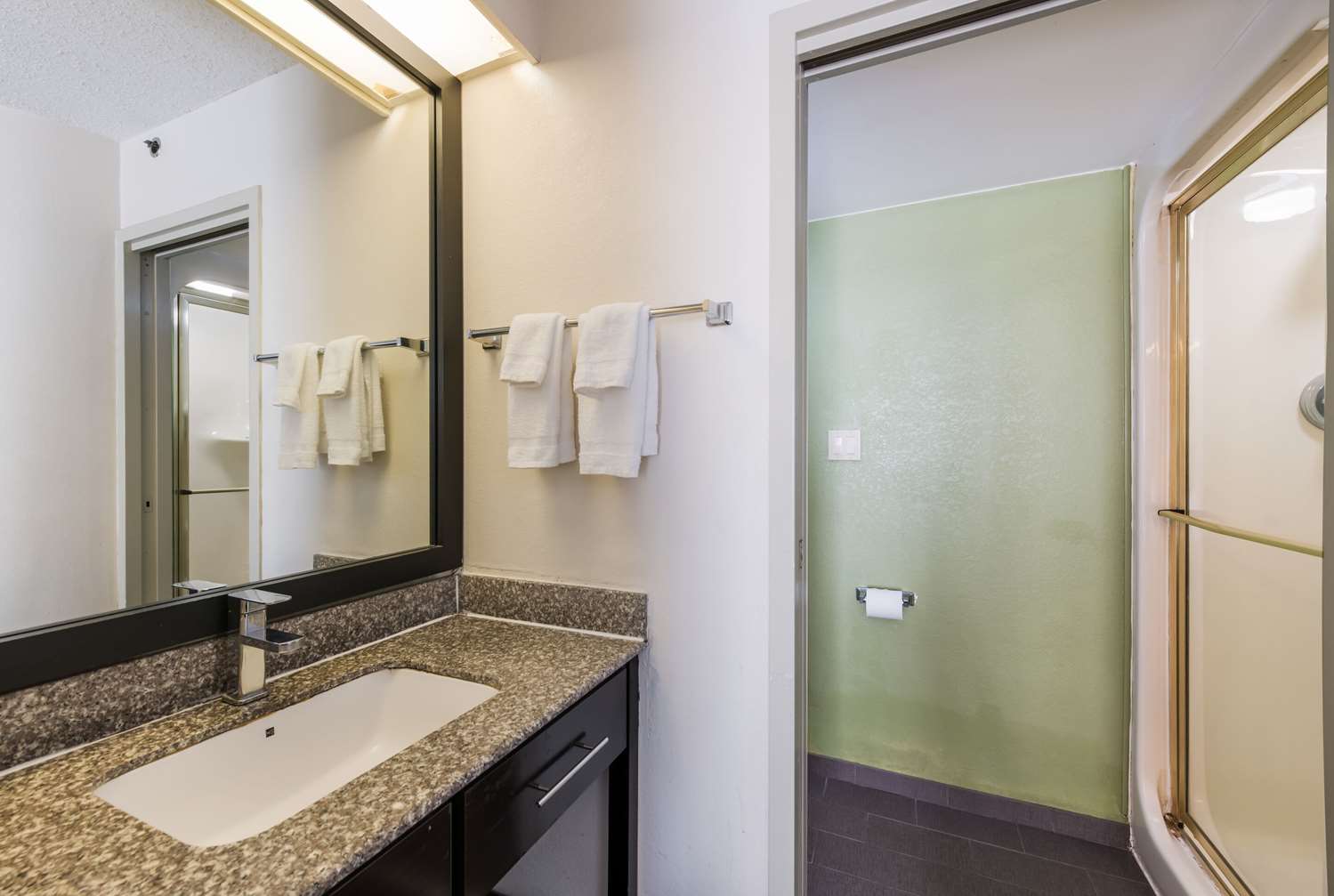 Studio6 Suites - Knoxville, TN - Downtown 34/35