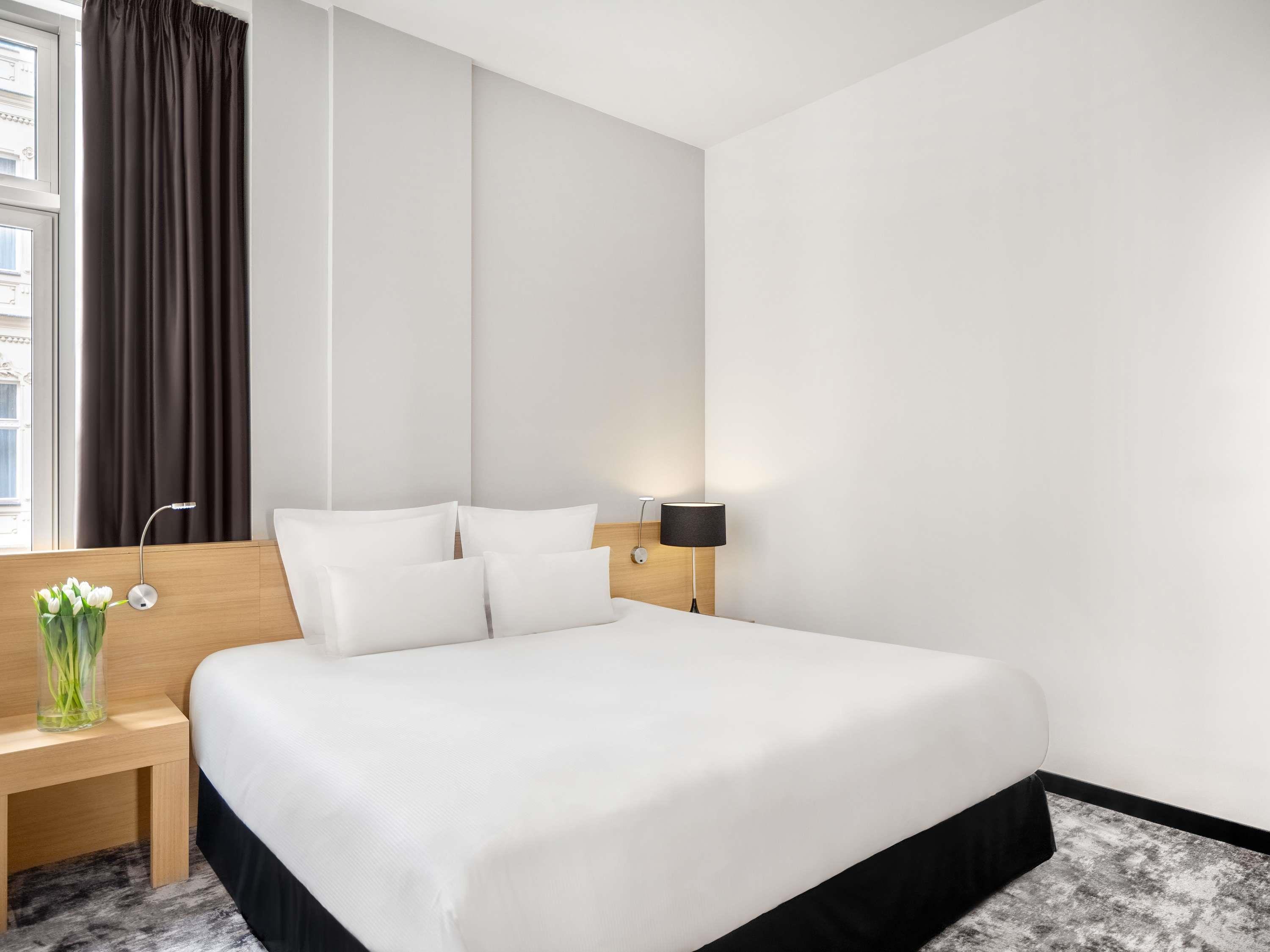 Suite, Queen Bed, Bath and Shower, Sofa