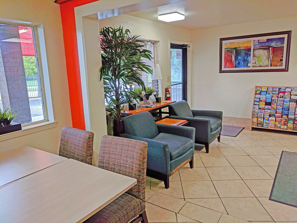 Travelodge by Wyndham Houston Hobby Airport 32/38