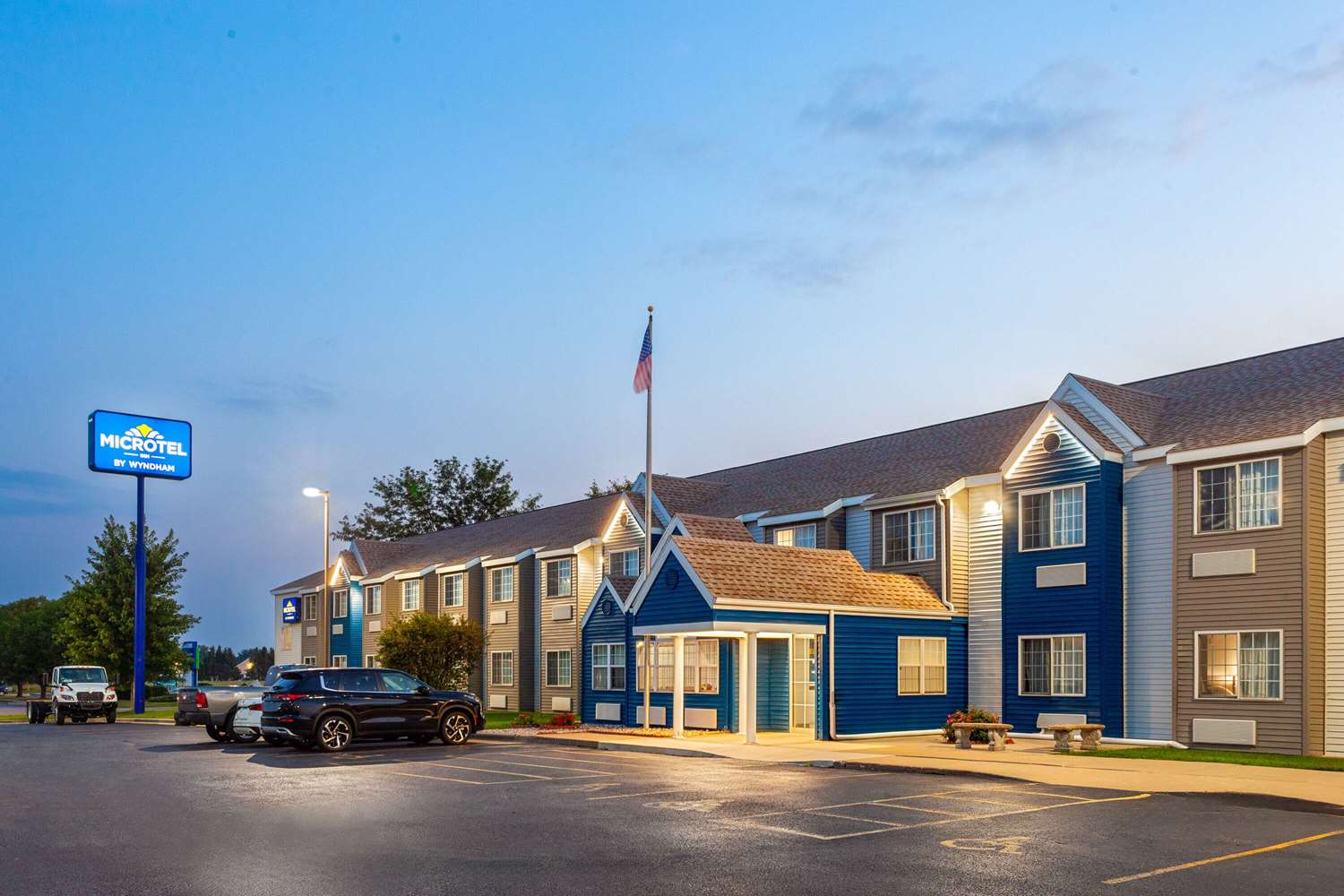 Microtel Inn & Suites by Wyndham Janesville 25/32