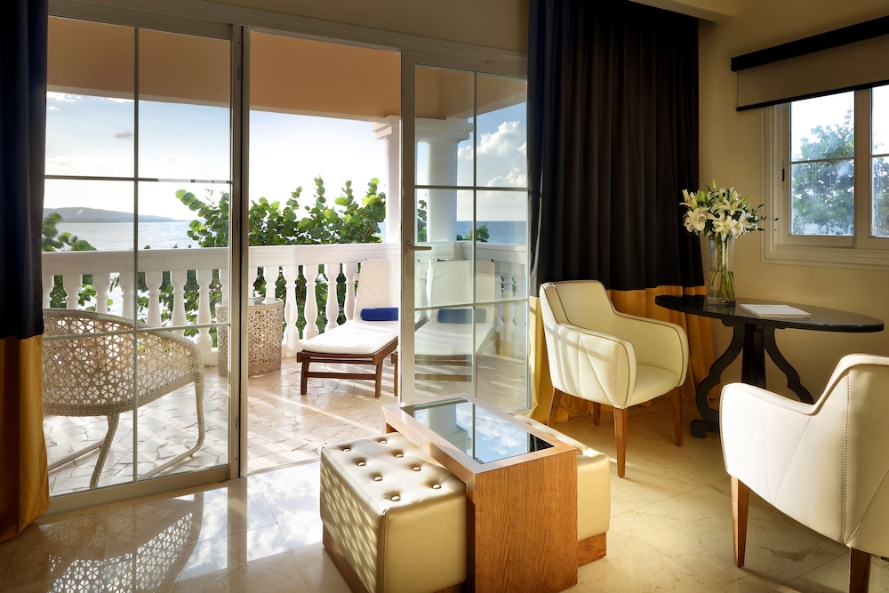 Grand Palladium Lady Hamilton Resort and Spa 38/42