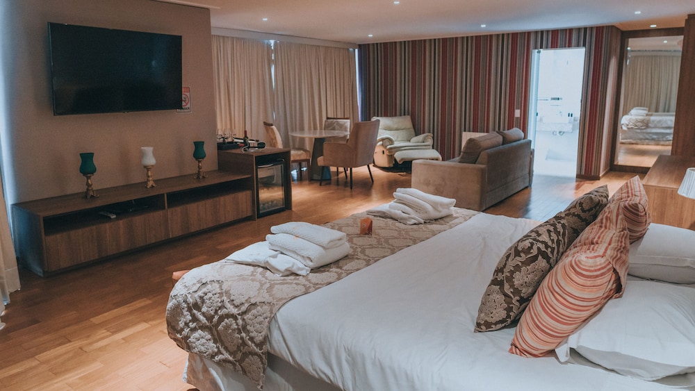 Chris Park Hotel 23/74