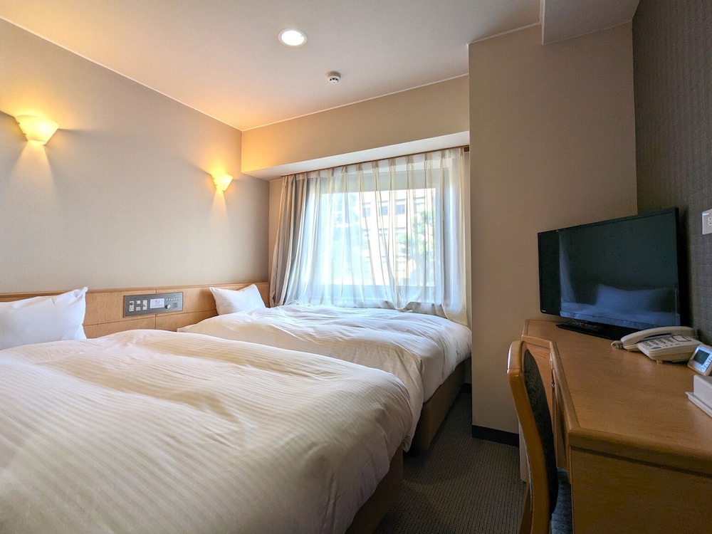 ROOM, TWIN BEDS