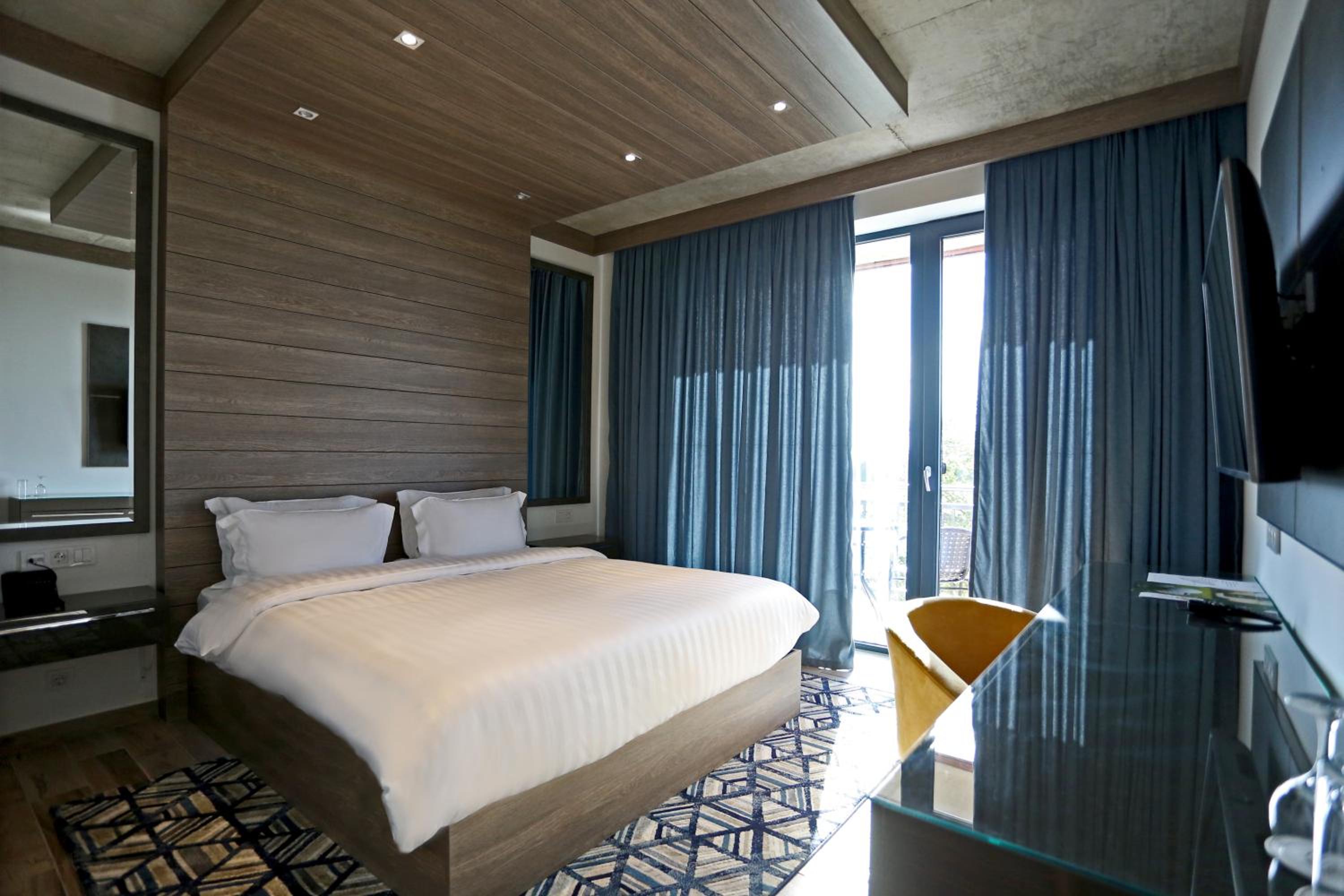 Premier, King Bed, New Building