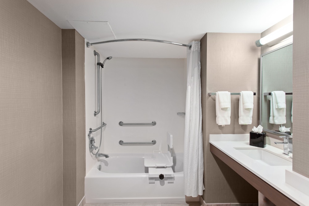 Holiday Inn Diamond Bar 17/58