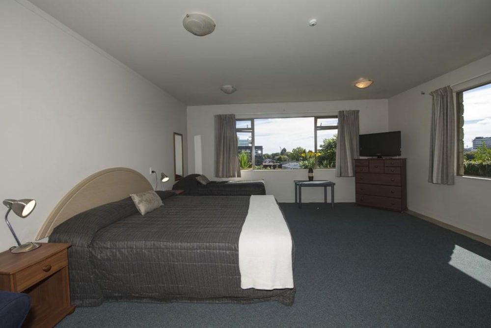 Studio, Multiple Beds