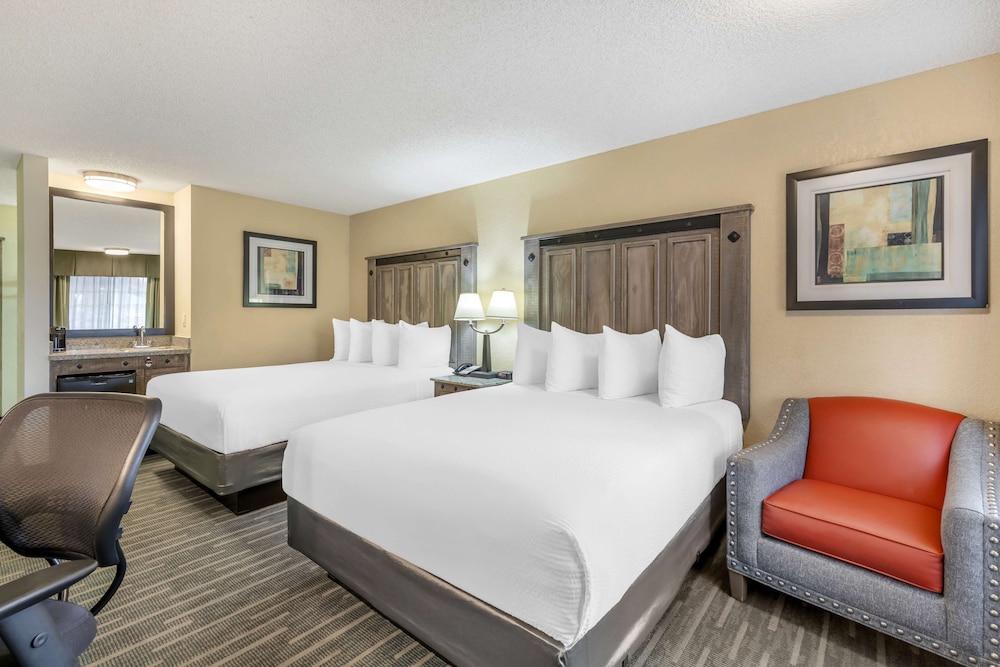 Standard, 2 Queen Beds