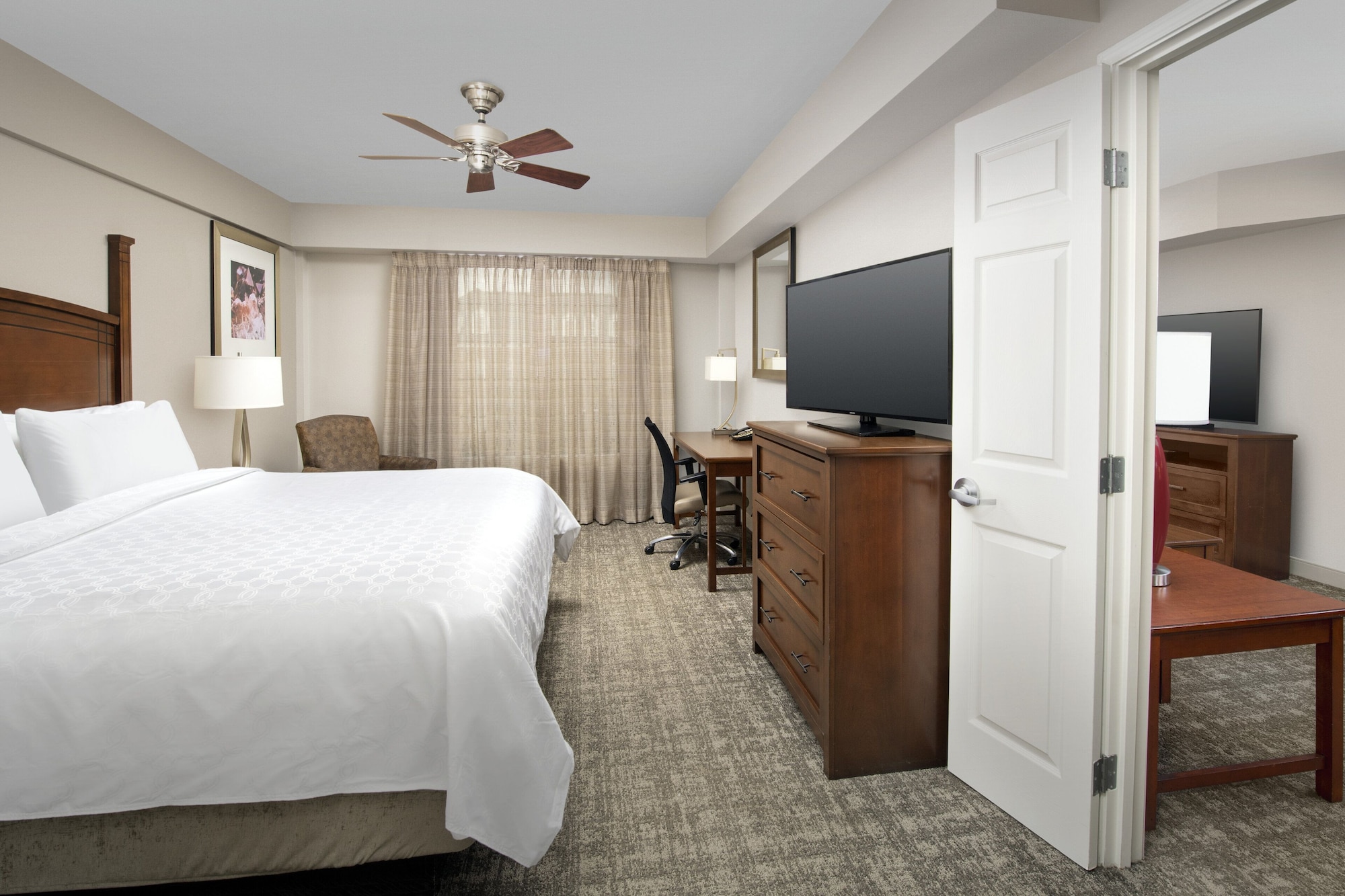 1 Bedroom, Suite, King Bed, Kitchen