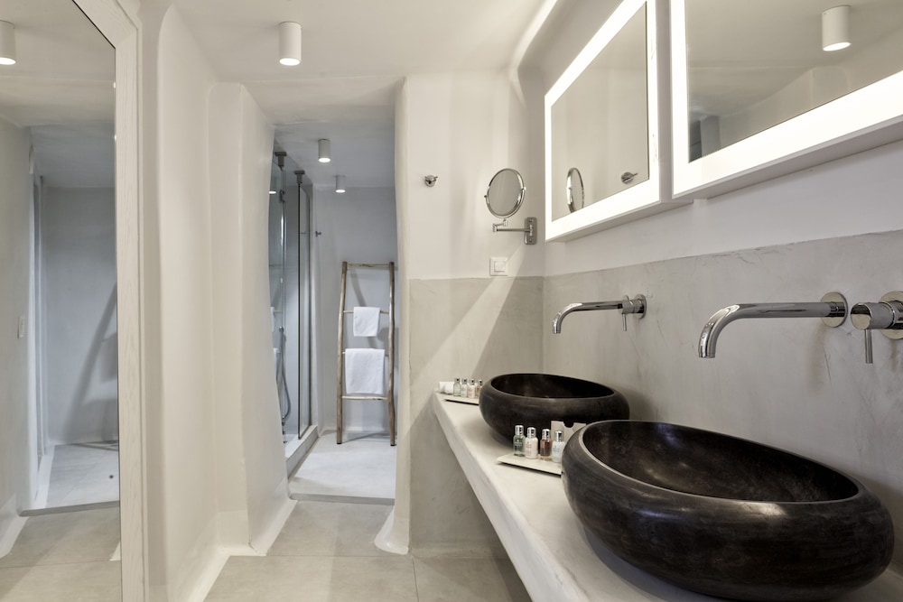 Cosmopolitan Suites - Adults Only 48/50
