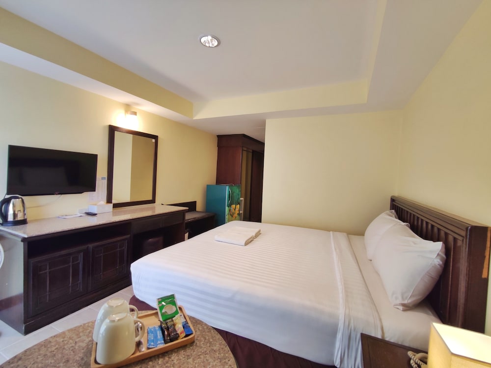 The Chanthong Residence and Hotel Pattaya 6/24
